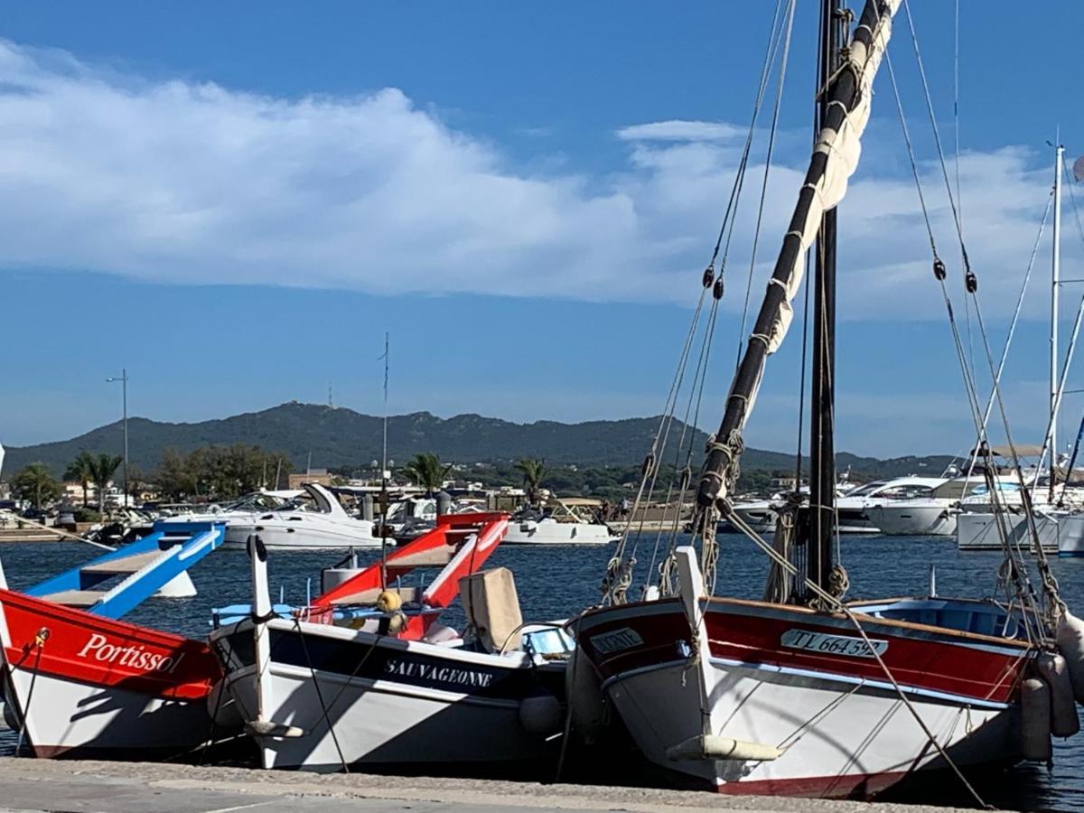 Les Toits De Sanary Et La Mer Ngoại thất bức ảnh
